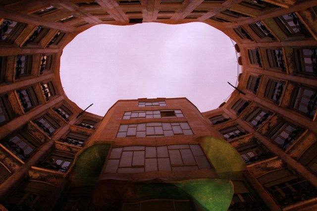 20081123_barcelonatrip_78_casa_mila